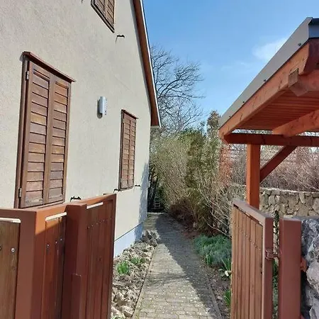 Balatonudvari-family House *